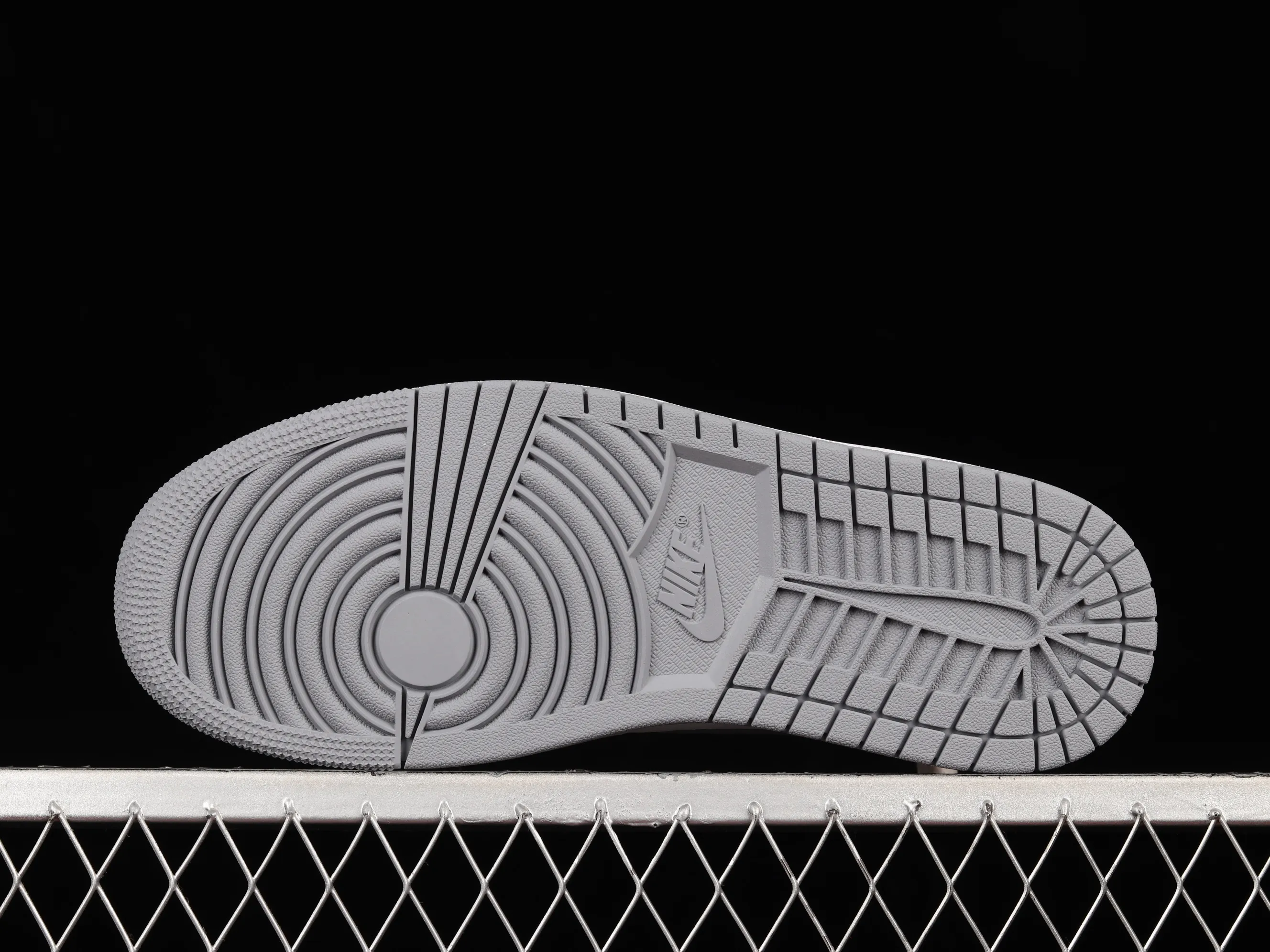 All categories Air Jordan Jordan series basketball shoes Air Jordan 1 High foreign trade version Air Jordan 1 High OG "Stealth" AJ1 Joe 1 white gray 555088-037